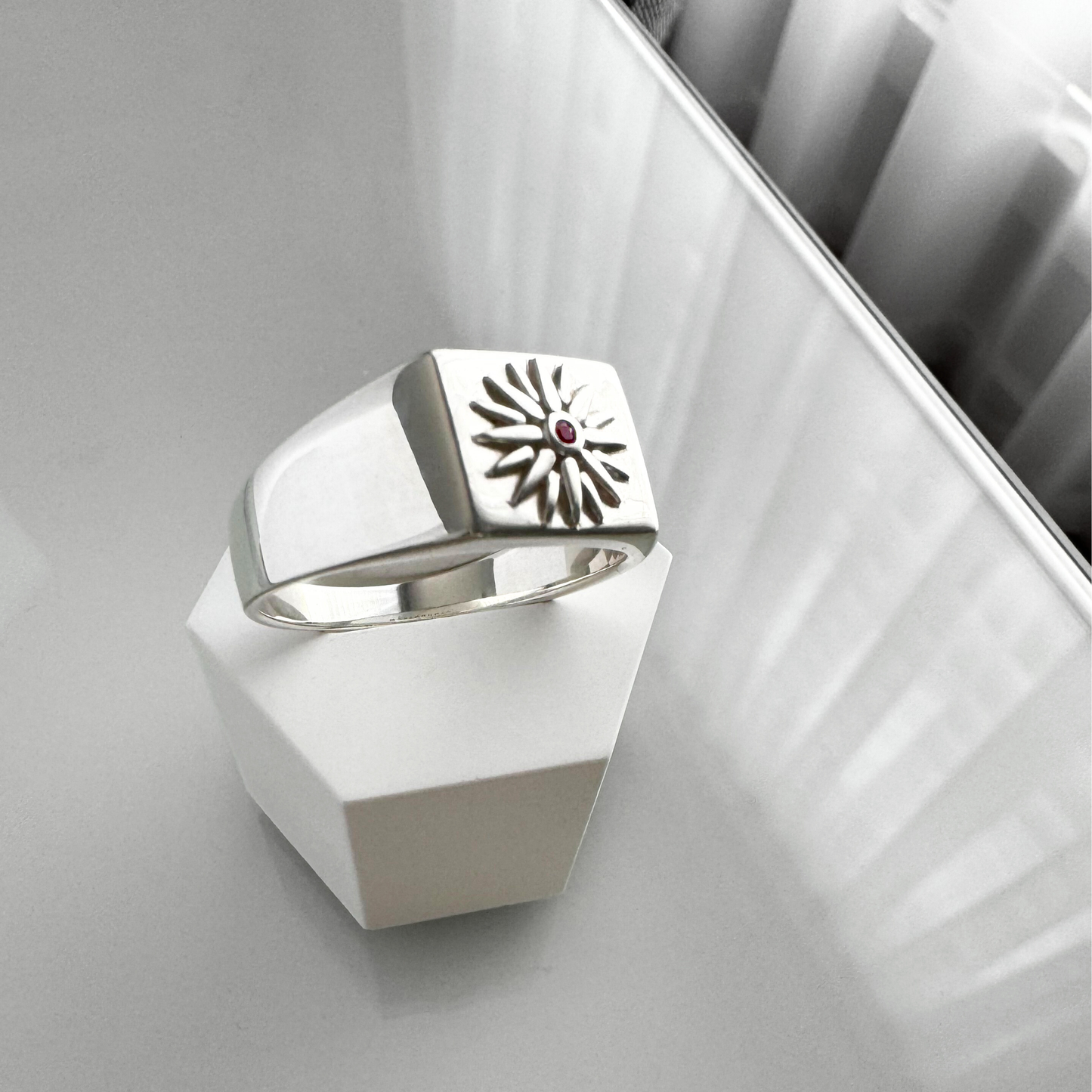 Pella Signet Ring