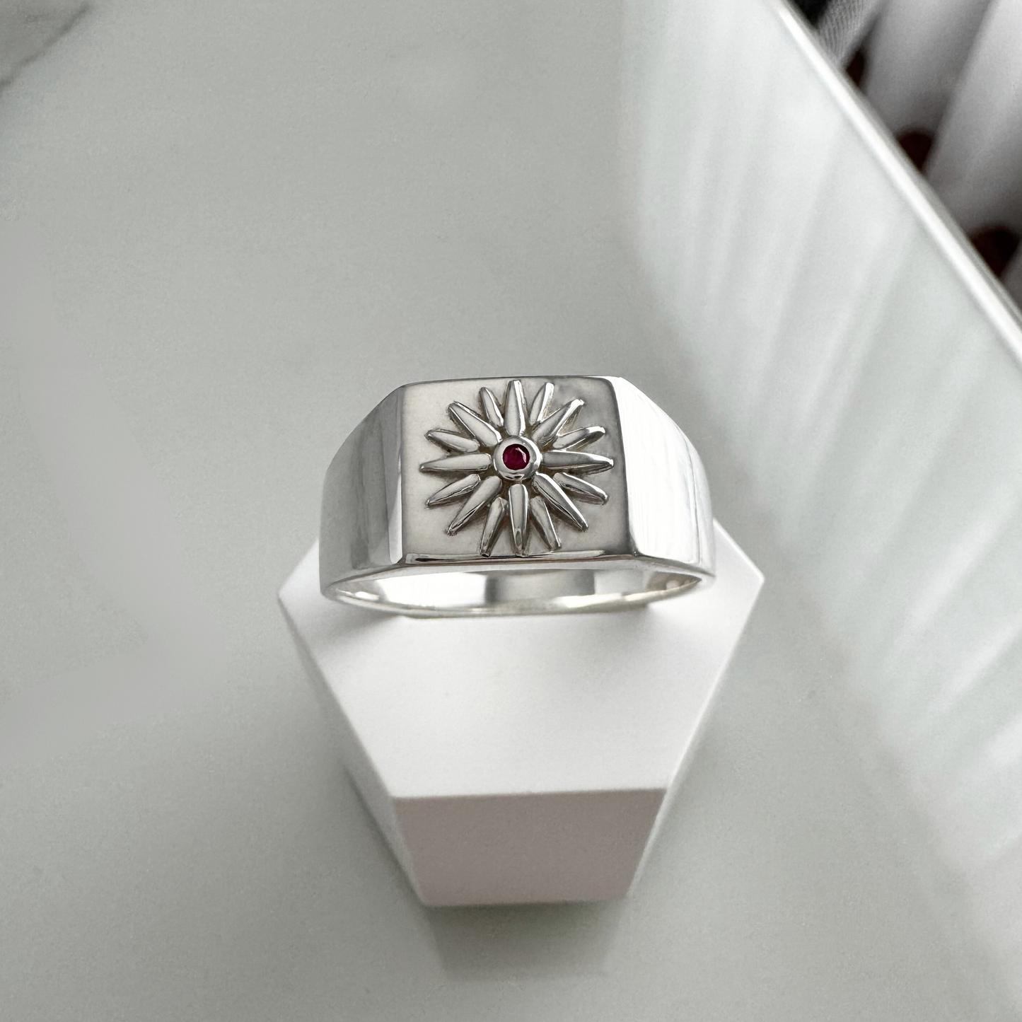 Pella Signet Ring